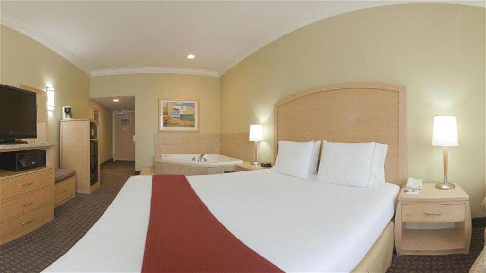 Holiday Inn Express Hotel & Suites Vacaville By Ihg Esterno foto