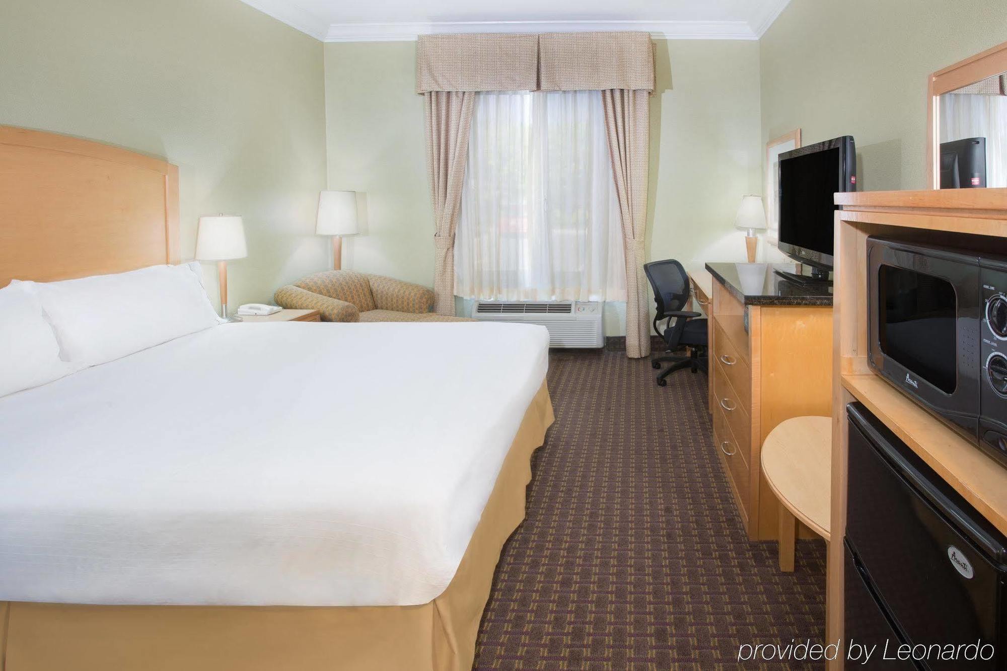 Holiday Inn Express Hotel & Suites Vacaville By Ihg Esterno foto