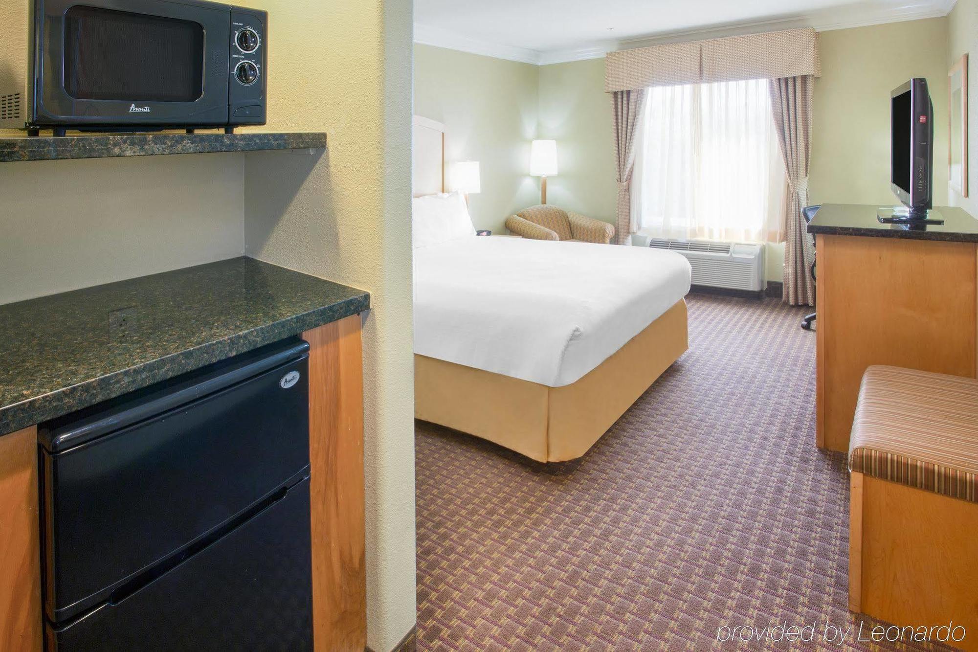 Holiday Inn Express Hotel & Suites Vacaville By Ihg Esterno foto